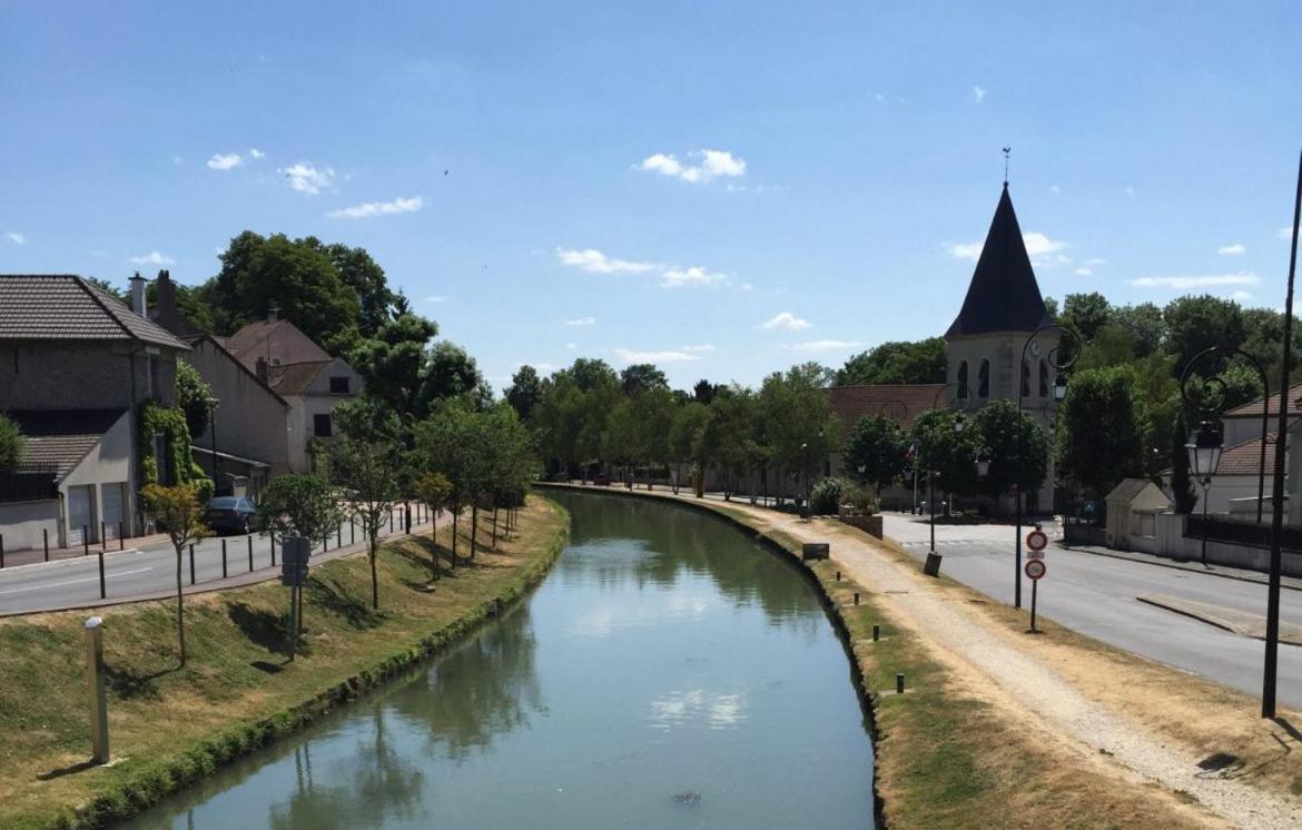 Parking Gratuit Sur Place Souilly